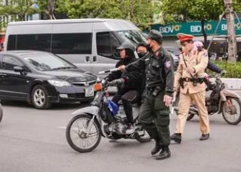 Vượt đèn đỏ bị phạt 20 triệu